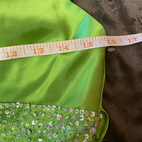 Mori Lee by Madeleine Gardner  keyhole neck formal dress size 8 green - Picture 8 of 13